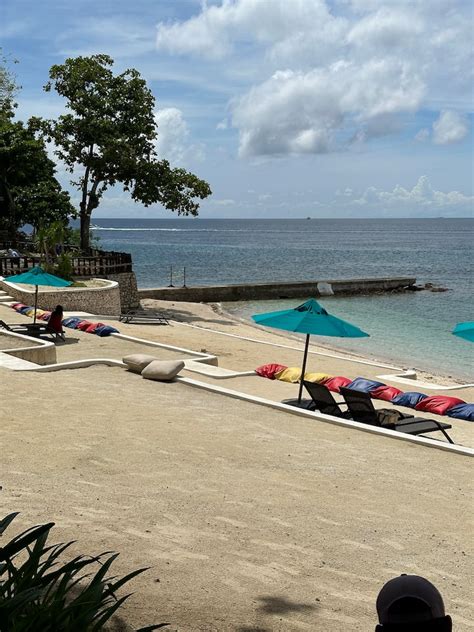 Mactan Beach House Holiday Rentals .